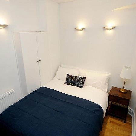 Cozy Retreat By Aresti Hotels Londra Exterior foto
