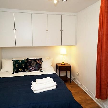 Cozy Retreat By Aresti Hotels Londra Exterior foto