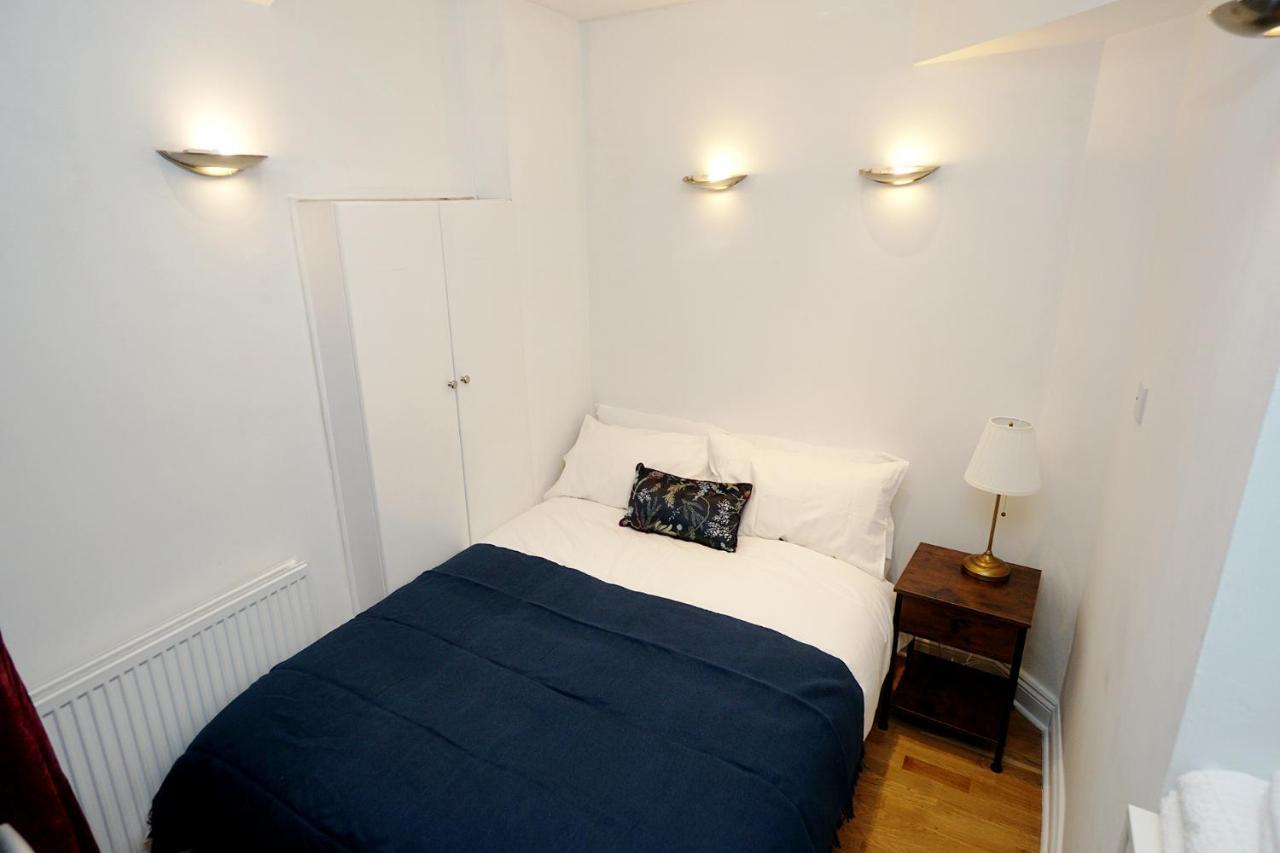 Cozy Retreat By Aresti Hotels Londra Exterior foto