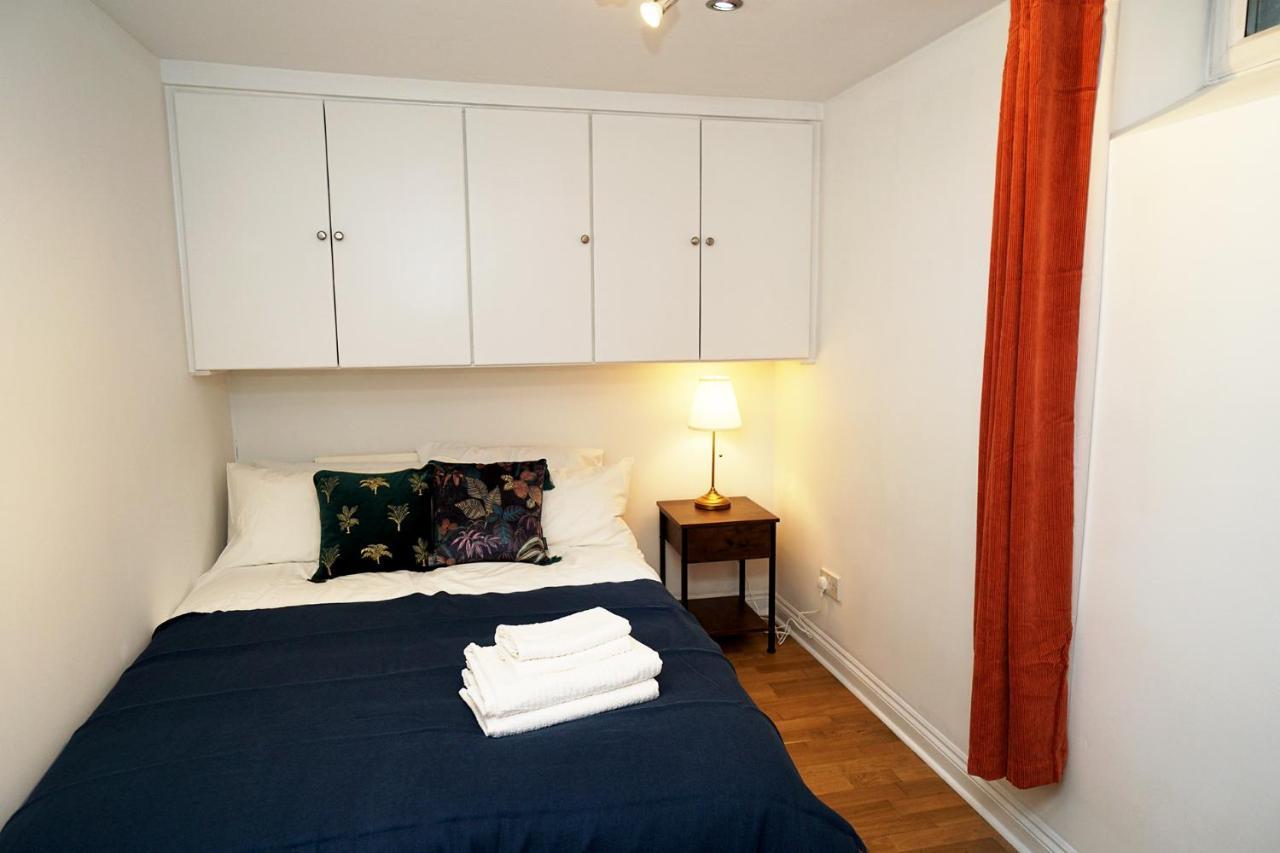 Cozy Retreat By Aresti Hotels Londra Exterior foto